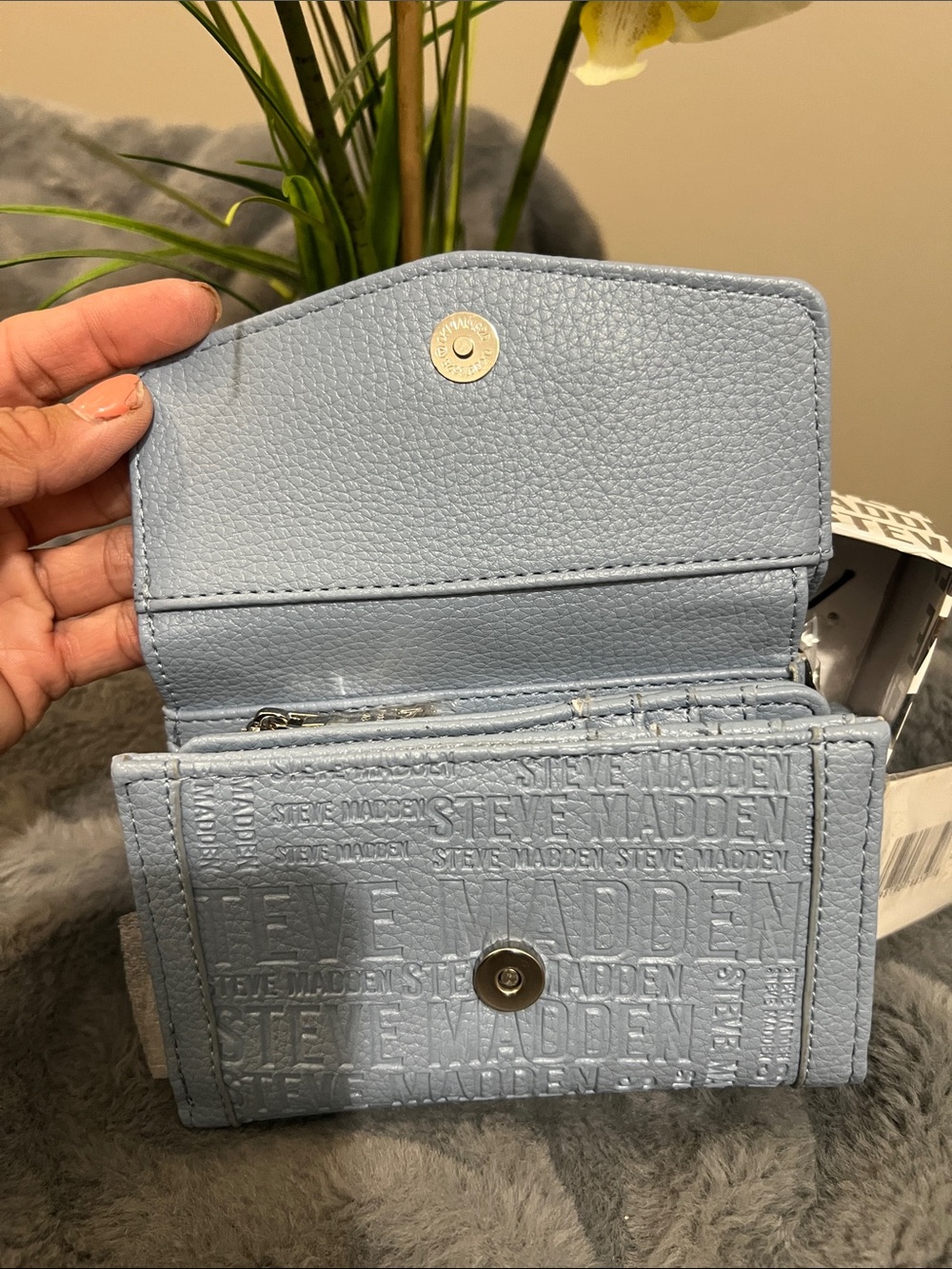 Steve Madden Bbrett Blue Embossed Logo Wallet / Wristlet NWT retail $54 - Picture 4 of 7